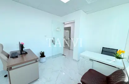 مكتب - استوديو - 1 حمام للايجار في فاطمه محمد احمد بن سليمان - الرفاعة - بر دبي - دبي