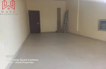 متجر - استوديو - 1 حمام للايجار في الكرامة - دبي