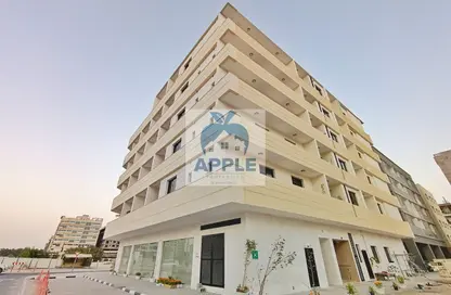 شقة - 2 غرف نوم - 3 حمامات للايجار في الزاهية - تجارية مويلح - الشارقة