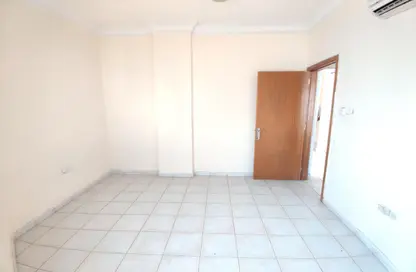 Empty Room image for: Apartment - 1 Bedroom - 1 Bathroom for rent in Samnan - Halwan - Sharjah, Image 1