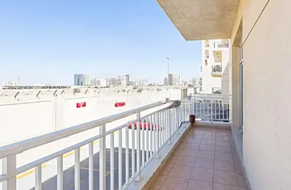 Apartment - 2 Bedrooms - 3 Bathrooms for sale in Mazaya 1 - Queue Point - Dubai Land - Dubai