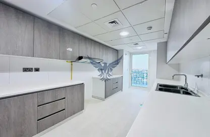 Kitchen image for: Apartment - 3 Bedrooms - 4 Bathrooms for rent in C11 - Al Dana - Al Raha Beach - Abu Dhabi, Image 1
