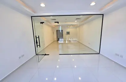 مكتب - استوديو - 2 حمامات للايجار في برج تماني - الخليج التجاري - دبي