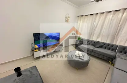 شقة - 2 غرف نوم - 3 حمامات للايجار في برج الكورنيش - طريق كورنيش عجمان - عجمان