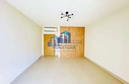 Apartment - 3 Bedrooms - 3 Bathrooms for rent in Al Rigga Building - Al Muraqqabat - Deira - Dubai