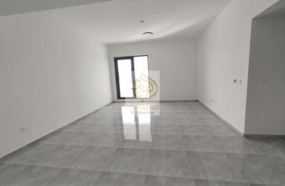 Apartment - 3 Bedrooms - 3 Bathrooms for rent in Al Warsan 4 - Al Warsan - Dubai