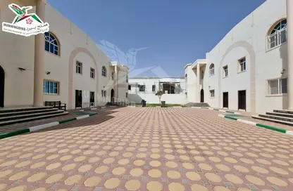 Apartment - 3 Bedrooms - 3 Bathrooms for rent in Al Mahattah - Al Towayya - Al Ain