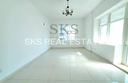 Apartment - 1 Bedroom - 2 Bathrooms for rent in Metro Building - Al Barsha 1 - Al Barsha - Dubai