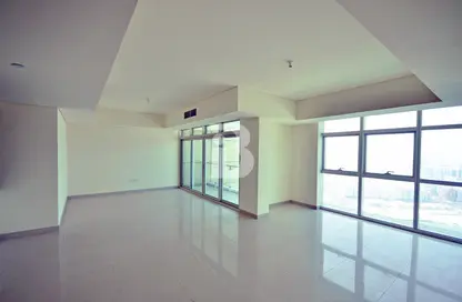 Apartment - 3 Bedrooms - 5 Bathrooms for rent in Tala Tower - Marina Square - Al Reem Island - Abu Dhabi