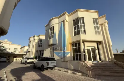 مجمع سكني - 4 غرف نوم - 6 حمامات للبيع في قرية الفرسان - مدينة خليفة - أبوظبي