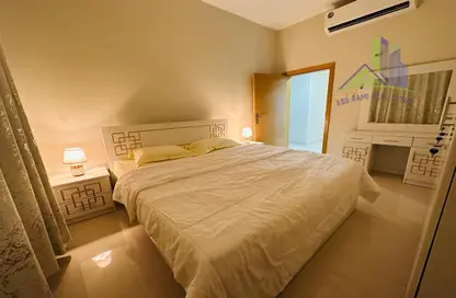شقة - 2 غرف نوم - 2 حمامات للايجار في مساكن كورنيش عجمان - طريق كورنيش عجمان - عجمان