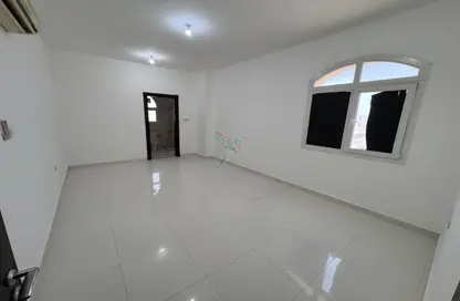 شقة - 2 غرف نوم - 2 حمامات للايجار في الدفينة - اشارج - العين