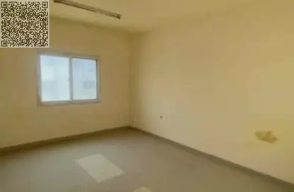 سكن عمال - استوديو - 8 حمامات للايجار في المنطقة الصناعية رقم 10 - المنطقة الصناعية بالشارقة - الشارقة