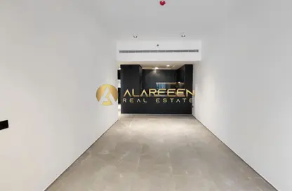 شقة - غرفة نوم - 2 حمامات للايجار في مبني س ه 1 - منطقة 14 - قرية جميرا الدائرية - دبي