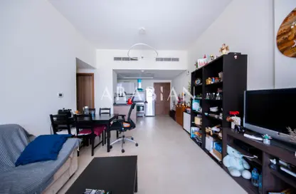 شقة - غرفة نوم - 1 حمام للبيع في عزيزي ستار - الفرجان - دبي