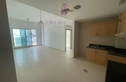 شقة - غرفة نوم - 1 حمام للايجار في ماي فير ريزيدنسي - الخليج التجاري - دبي