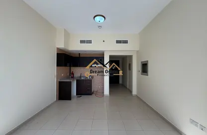 Apartment - Studio - 1 Bathroom for rent in Silicon Gates 4 - Silicon Gates - Dubai Silicon Oasis - Dubai