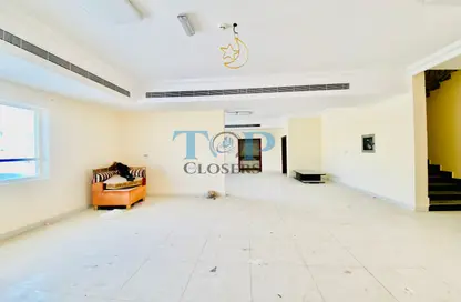 فيلا - 4 غرف نوم - 6 حمامات للايجار في المقاطعة المركزية - العين