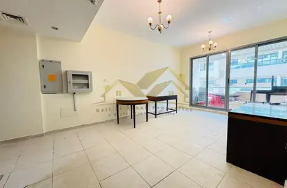 شقة - 2 غرف نوم - 3 حمامات للايجار في طريق منخول - بر دبي - دبي شقة - 2 غرف نوم - 3 حمامات للايجار في طريق منخول - بر دبي - دبي