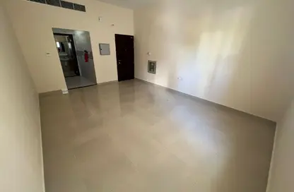 شقة - 1 حمام للايجار في مساكن كورنيش عجمان - طريق كورنيش عجمان - عجمان