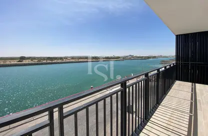 Apartment - 3 Bedrooms - 4 Bathrooms for rent in Waters Edge - Yas Island - Abu Dhabi