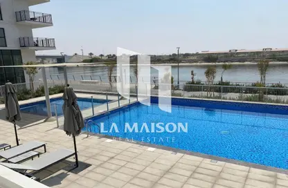 Pool image for: Apartment - 2 Bedrooms - 2 Bathrooms for rent in Waters Edge - Yas Island - Abu Dhabi, Image 1