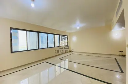 شقة - 4 غرف نوم - 5 حمامات للايجار في برج النور - شارع خليفة - أبوظبي