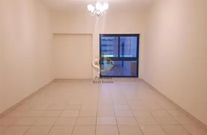 Empty Room image for: Apartment - 1 Bedroom - 2 Bathrooms for rent in Al Muraqqabat - Deira - Dubai, Image 1