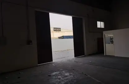 Warehouse - Studio - 1 Bathroom for rent in Umm Al Thuoob - Umm Al Quwain
