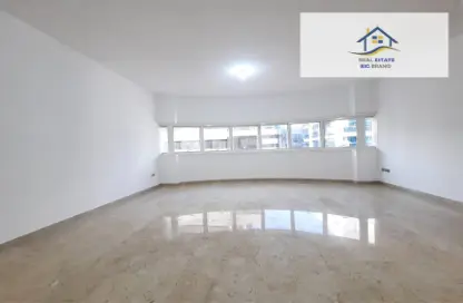 Empty Room image for: Apartment - 3 Bedrooms - 3 Bathrooms for rent in Al Khalidiya - Abu Dhabi, Image 1