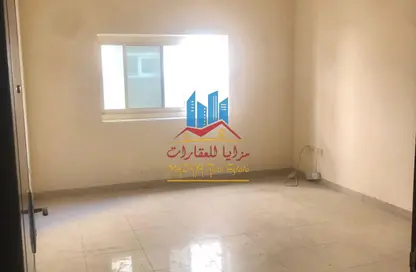 شقة - 2 غرف نوم - 1 حمام للايجار في بناء النباعة - النبعة - الشرق - الشارقة