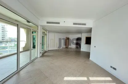 Apartment - 3 Bedrooms - 4 Bathrooms for rent in Al Tamr - Shoreline Apartments - Palm Jumeirah - Dubai