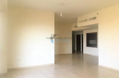 Empty Room image for: Apartment - 3 Bedrooms - 5 Bathrooms for sale in Rimal 3 - Rimal - Jumeirah Beach Residence - Dubai, Image 1