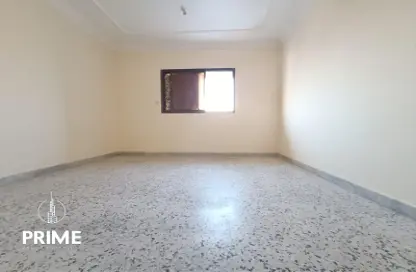 صورة لـ غرفة فارغة شقة - غرفة نوم - 1 حمام للايجار في هضبة الزعفرانة - منطقة المرور - أبوظبي ، صورة رقم 1