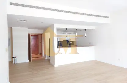 Apartment - 3 Bedrooms - 4 Bathrooms for rent in Greens - Dubai