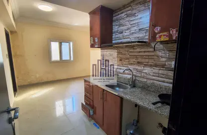 شقة - 1 حمام للايجار في طريق فاير ستاشن - مويلح - الشارقة شقة - 1 حمام للايجار في طريق فاير ستاشن - مويلح - الشارقة