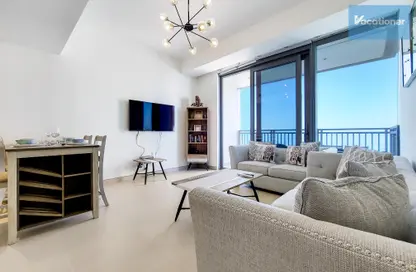 Living Room image for: Apartment - 1 Bedroom - 1 Bathroom for rent in 5242 Tower 2 - 5242 - Dubai Marina - Dubai, Image 1