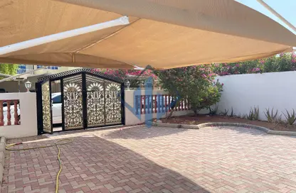 Villa - 4 Bedrooms - 5 Bathrooms for rent in Khuzam - Ras Al Khaimah