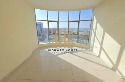 شقة - 2 غرف نوم - 3 حمامات للايجار في برج صحارى 1 - مجمع صحارى - النهدة - الشارقة