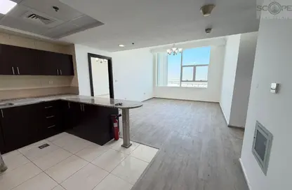 شقة - غرفة نوم - 2 حمامات للايجار في برج ربيعة - مجان - دبي لاند - دبي