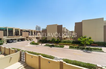 تاون هاوس - 4 غرف نوم - 5 حمامات للايجار في قرية سيفيلا - قمم النصر - مدينة دبي الرياضية - دبي