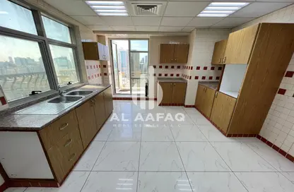 شقة - 3 غرف نوم - 4 حمامات للايجار في المجاز 3 - المجاز - الشارقة