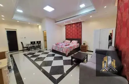 صورة لـ غرفة- غرفة النوم شقة - 1 حمام للايجار في مجمع فيلات - مدينة خليفة - أبوظبي ، صورة رقم 1