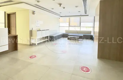 طابق كامل - استوديو - 3 حمامات للايجار في كورنيش راس الخيمة - رأس الخيمة