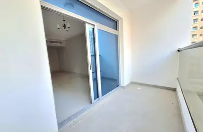 شقة - 2 غرف نوم - 3 حمامات للايجار في برج الحفيت - الخان - الشارقة