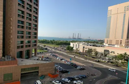 شقة - 3 غرف نوم - 4 حمامات للايجار في برج الزمرد - شارع خليفة - أبوظبي