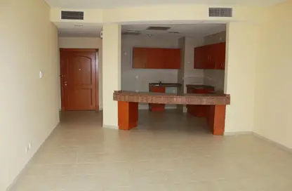 شقة - غرفة نوم - 2 حمامات للبيع في شقق غاردن نورث واست - مجتمع الحدائق - مجمع دبي للاستثمار - دبي