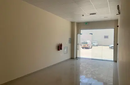 Shop - Studio - 1 Bathroom for rent in Muwaileh - Sharjah
