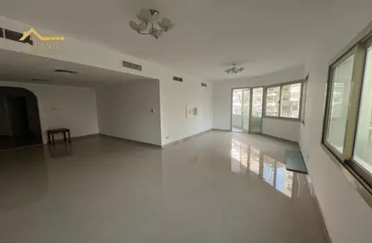 شقة - 3 غرف نوم - 4 حمامات للايجار في المجاز 2 - المجاز - الشارقة شقة - 3 غرف نوم - 4 حمامات للايجار في المجاز 2 - المجاز - الشارقة