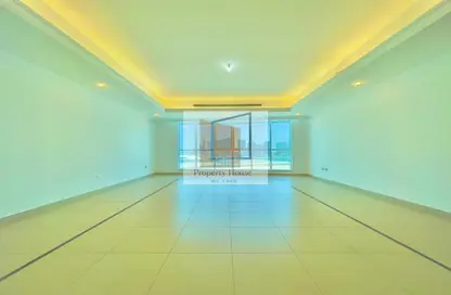 Apartment - 3 Bedrooms - 4 Bathrooms for rent in Mina Tower - Mina Road - Tourist Club Area - Abu Dhabi